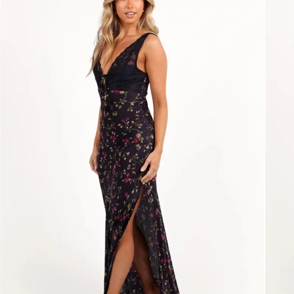 Floral Lace Maxi Dress - Picture 5 of 6
